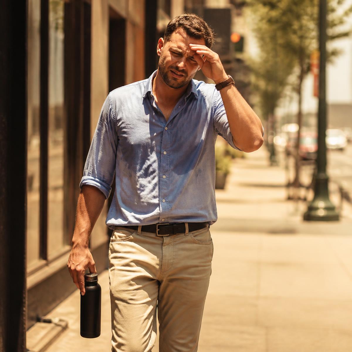 Without TurboCool — hot summer day on a city sidewalk